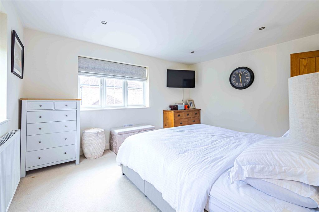 Additional image 10 of 4 bed detached house for saleDunstable Road, Caddington, Central Bedfordshire LU1