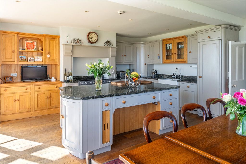 Additional image 10 of 7 bed detached house for salePeasemore, Newbury, Berkshire RG20
