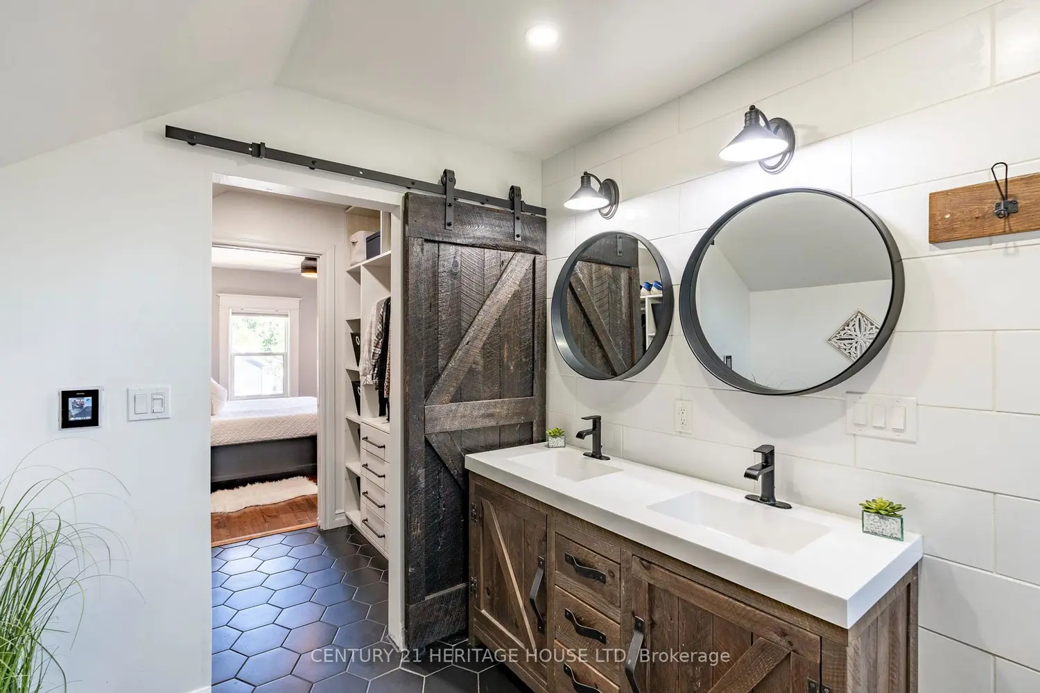 Additional image 5 of 562 Laurel Street