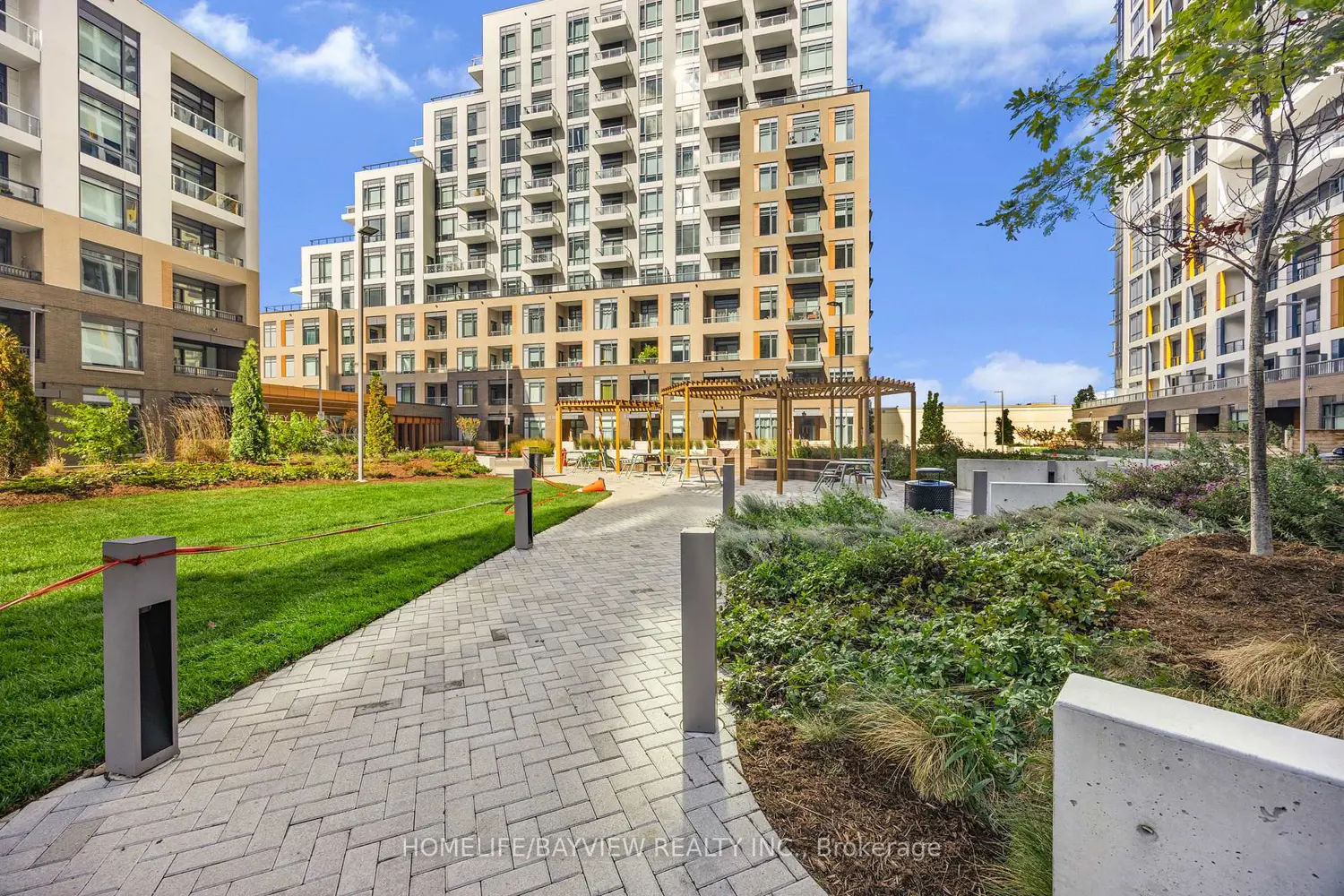 7950 Bathurst Street 617