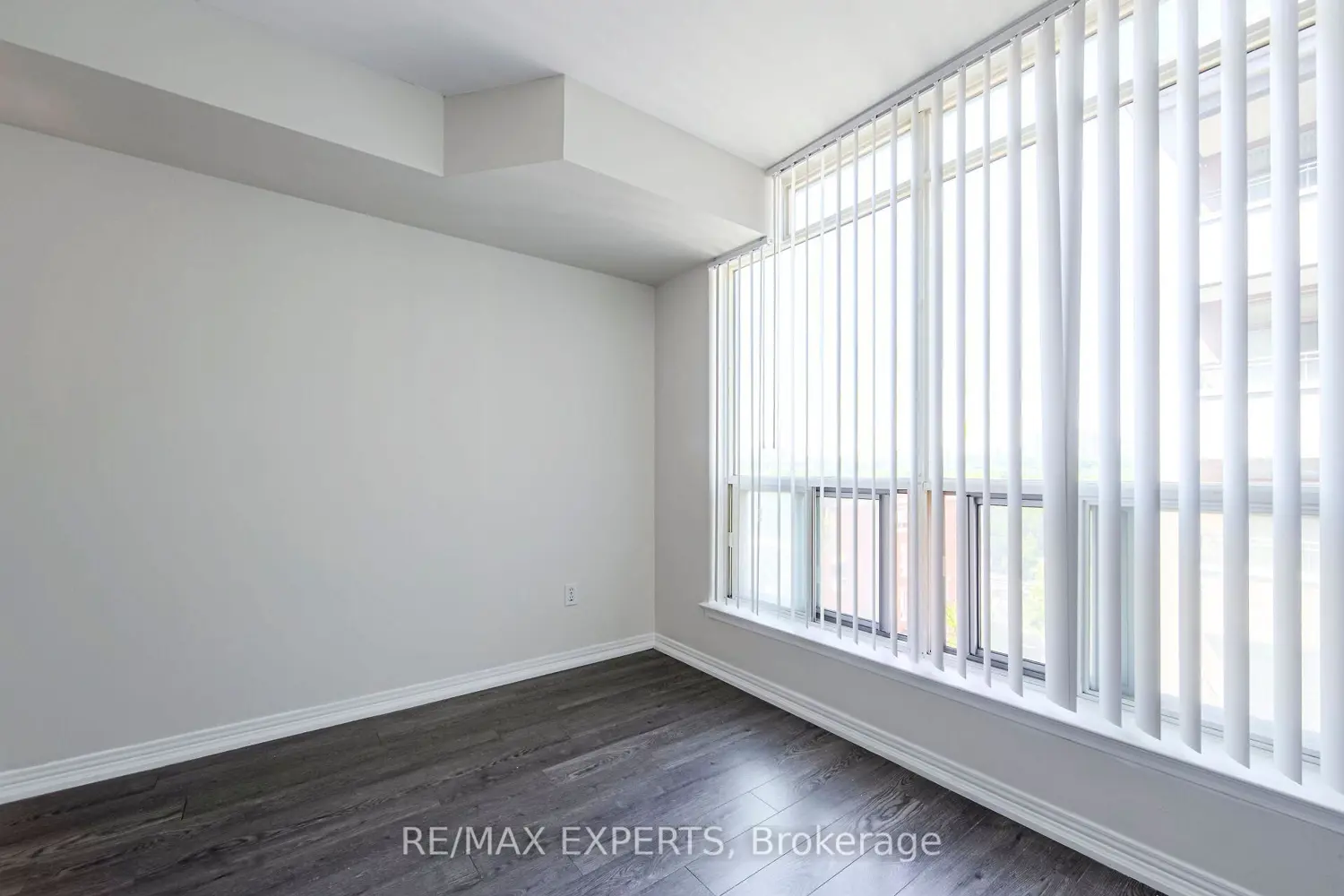 Additional image 12 of 942 Yonge Street 1006