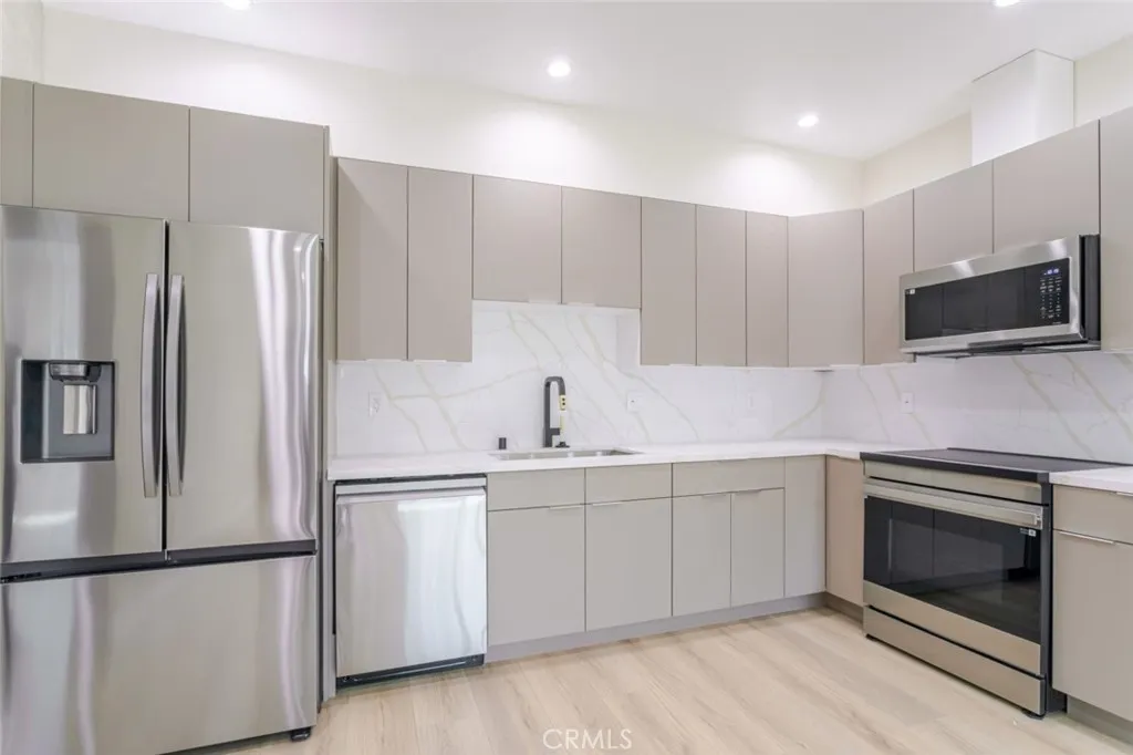 Additional image 29 of 11112 Emelita Street, North Hollywood, CA 91601