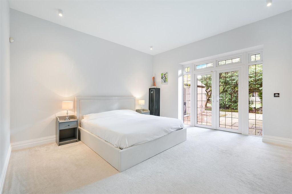 Additional image 11 of 3 bed flat for saleWoodland Way, Kingswood KT20