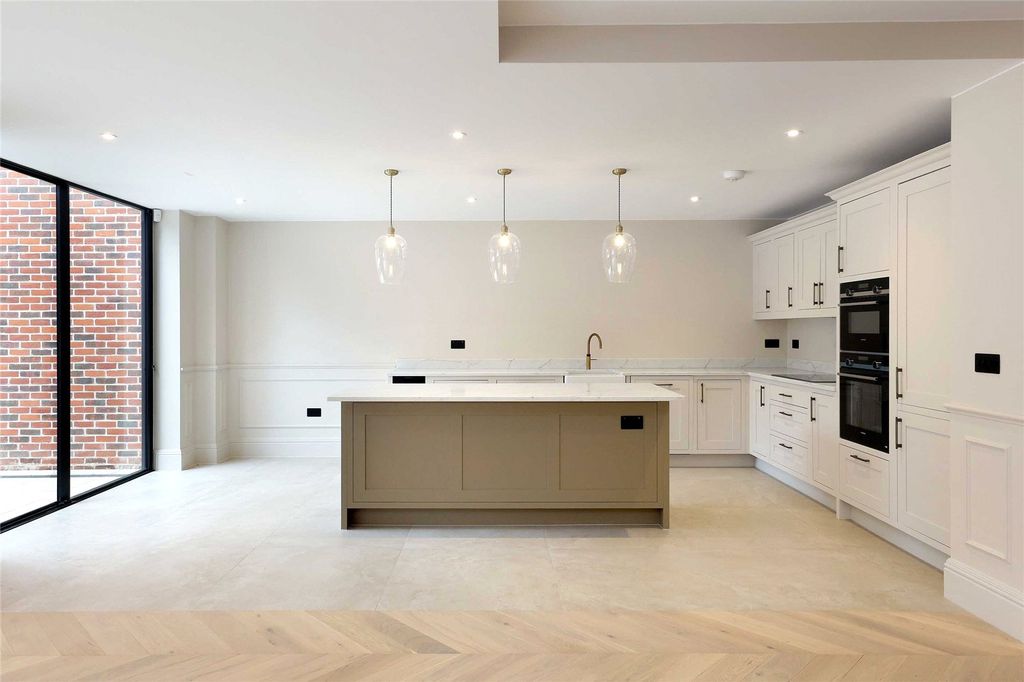 Additional image 4 of 2 bed flat for saleLedborough Lane, Beaconsfield, Buckinghamshire HP9