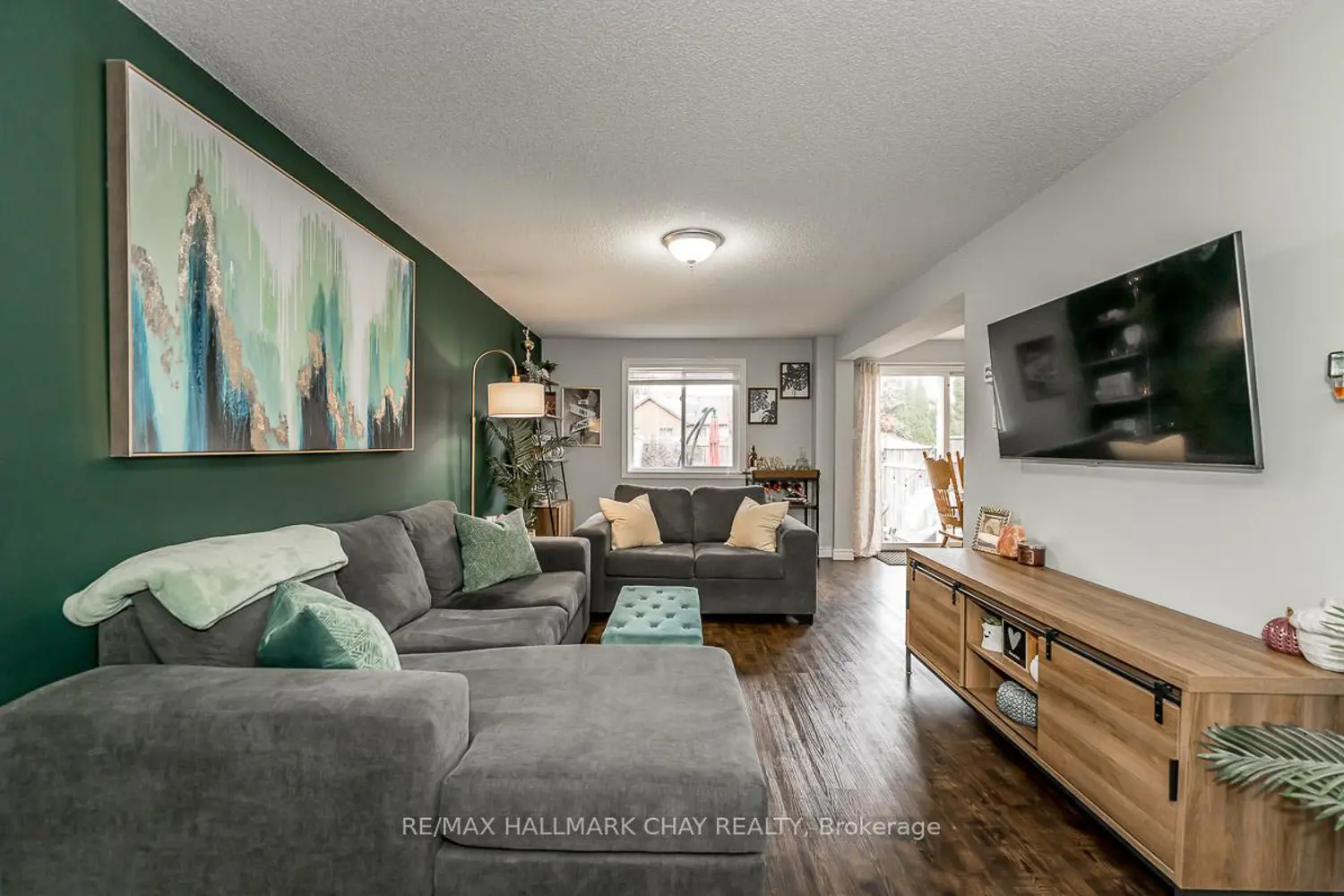50 Raymond Crescent photo 3
