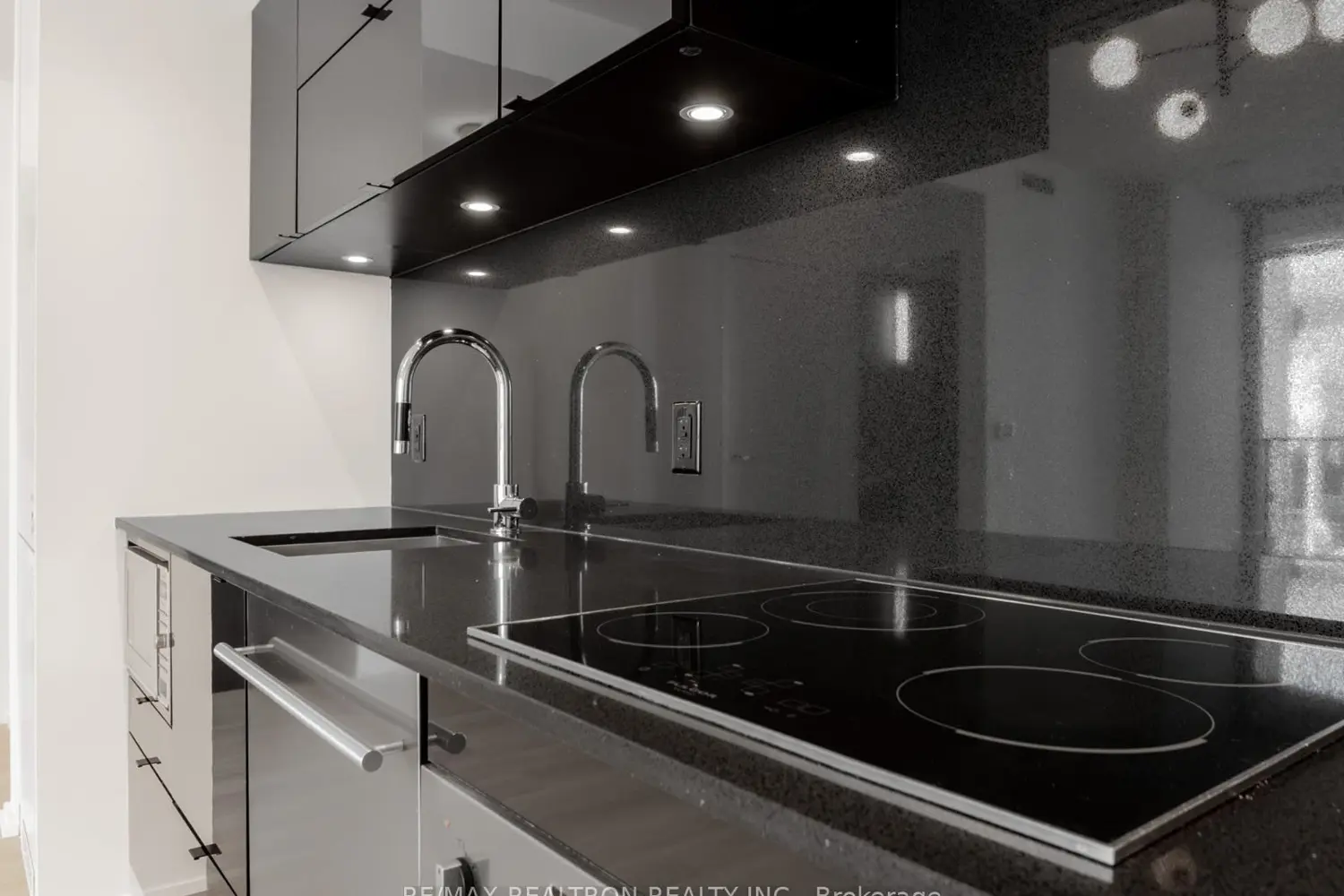 Additional image 2 of 125 Peter Street 2308