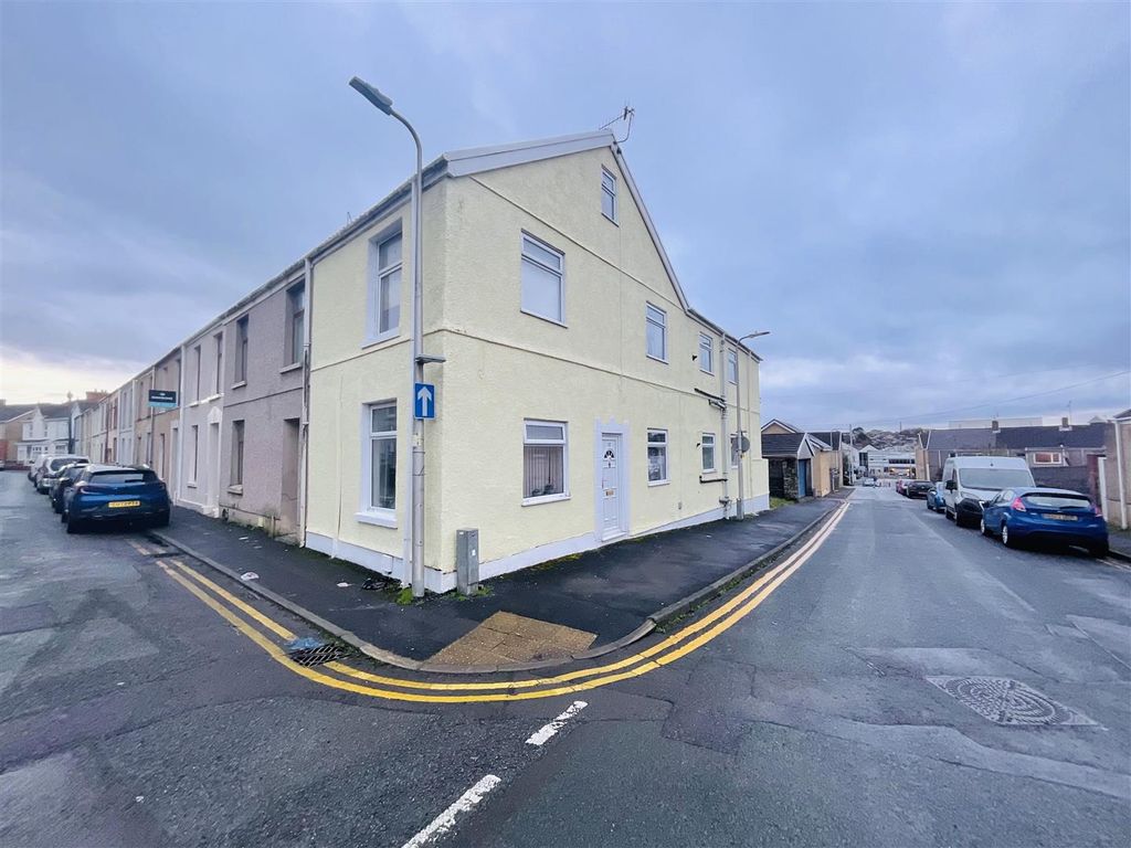 Additional image 17 of 3 bed flat for saleGilbert Road, Llanelli SA15