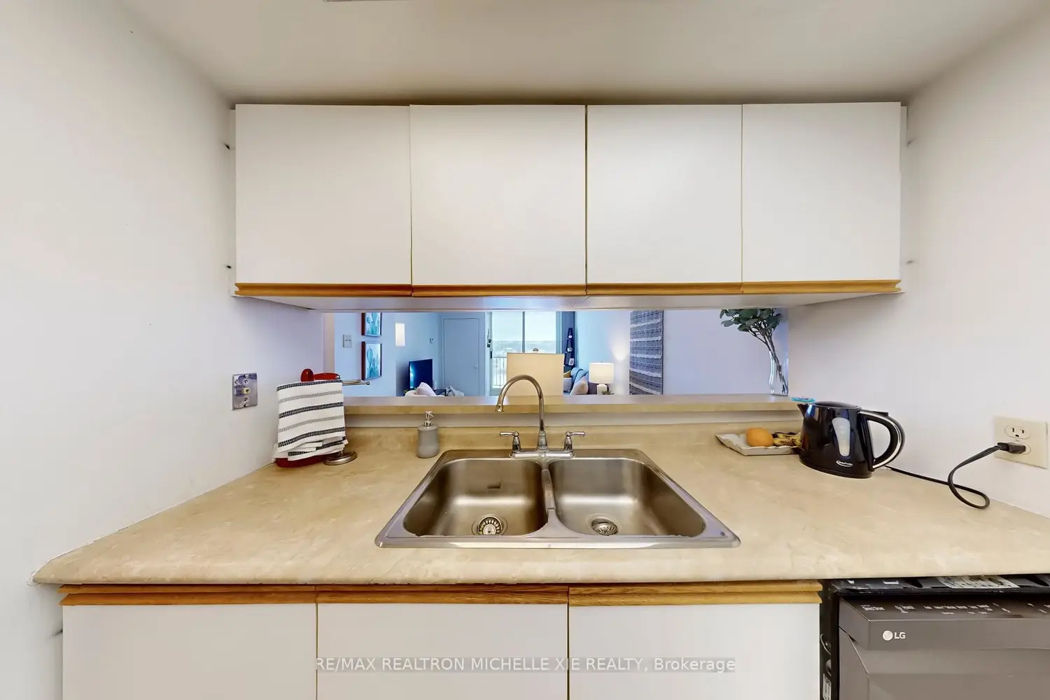 Additional image 9 of 75 Ellen Street 1012