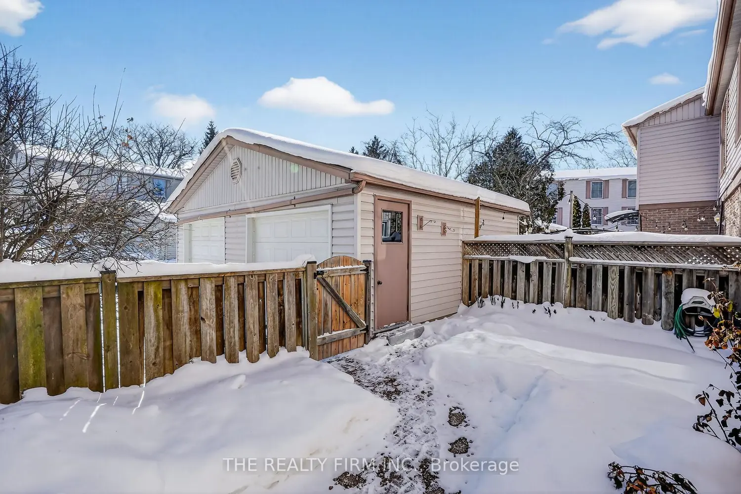 369 Everglade Crescent photo 5
