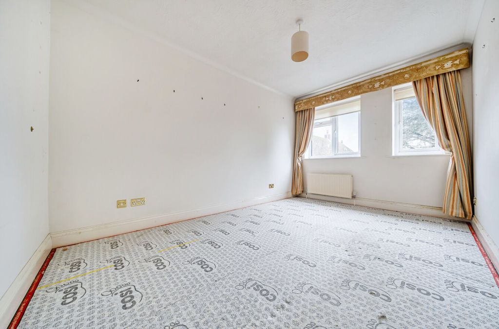 Additional image 10 of 3 bed flat for saleTudor Close, Chichester PO19