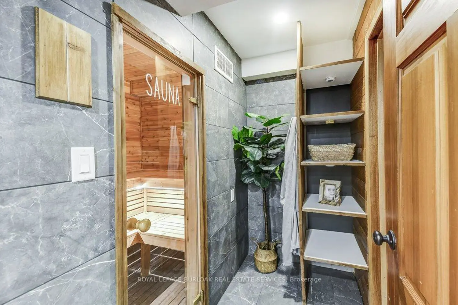 Additional image 16 of 9 Foresthill Crescent