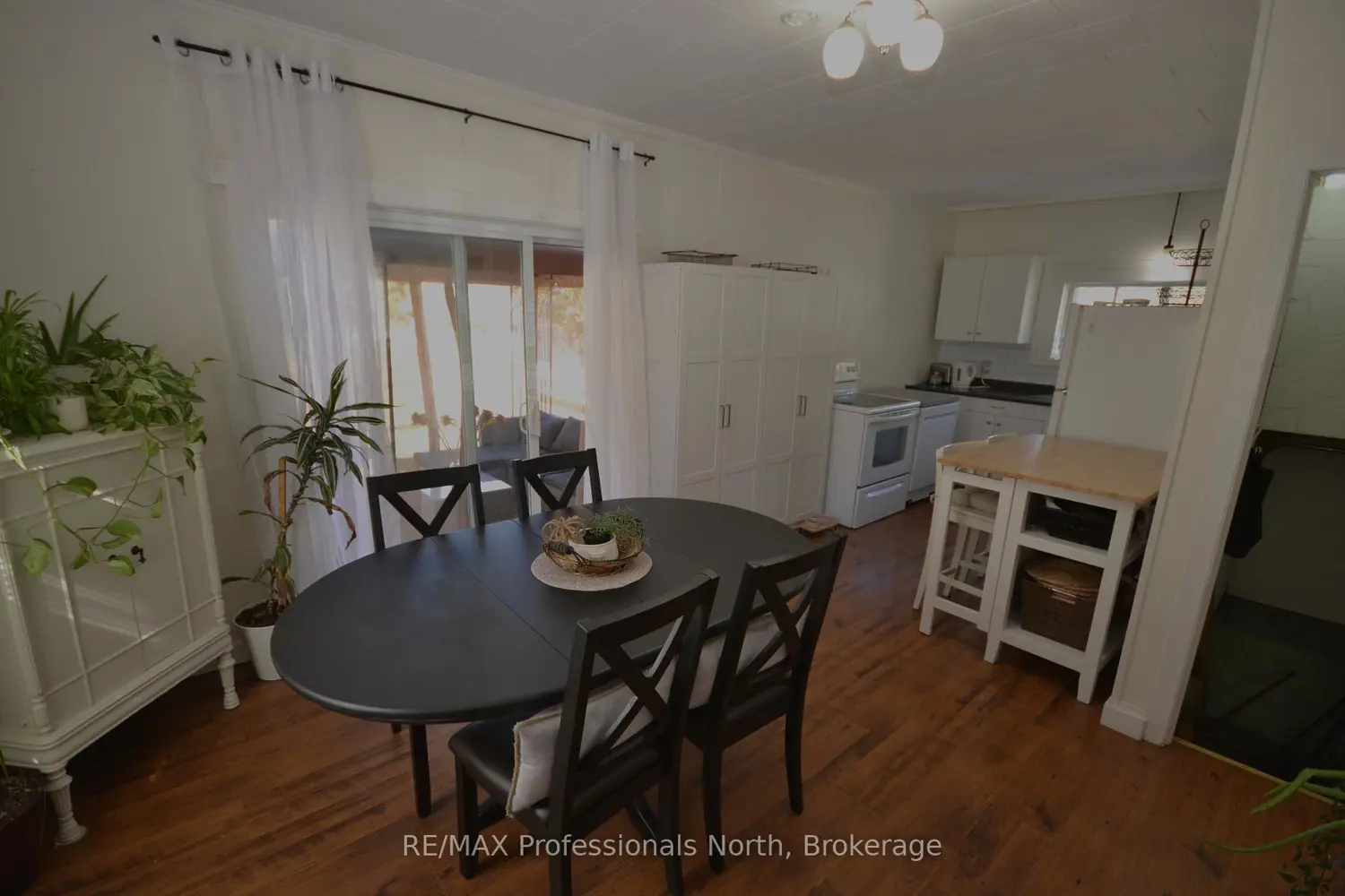 613 Mountain Street photo 2