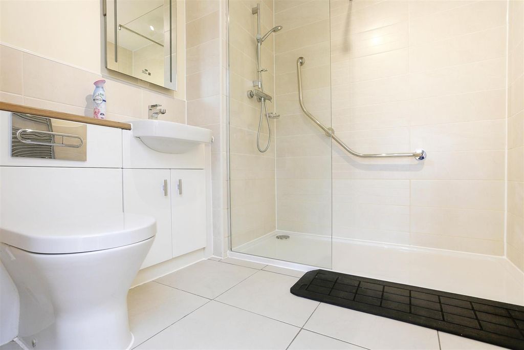 Additional image 7 of 2 bed flat for saleSummerfield Place, Wenlock Road, Shrewsbury SY2