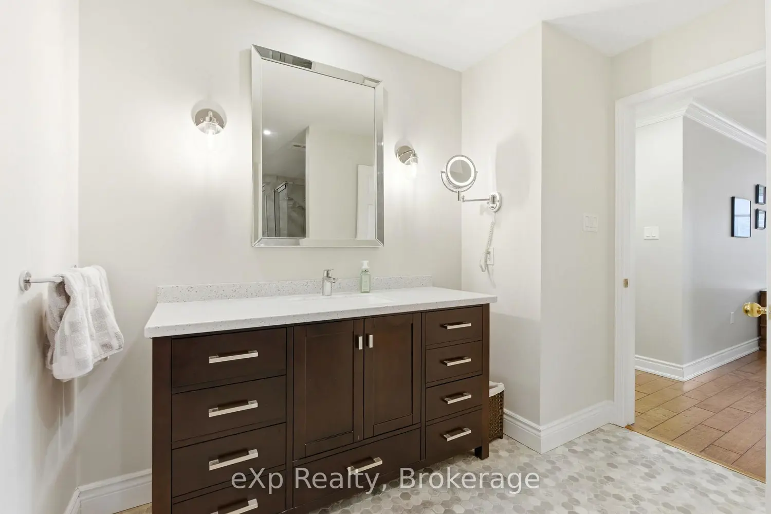 Additional image 12 of 30 Front Street 206