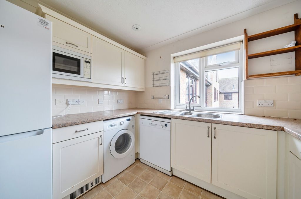 Additional image 4 of 3 bed flat for saleTudor Close, Chichester PO19