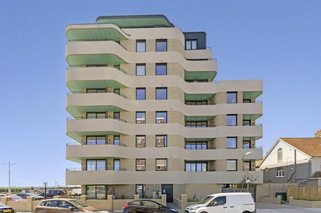 2 bed flat for saleKingsway, Hove BN3