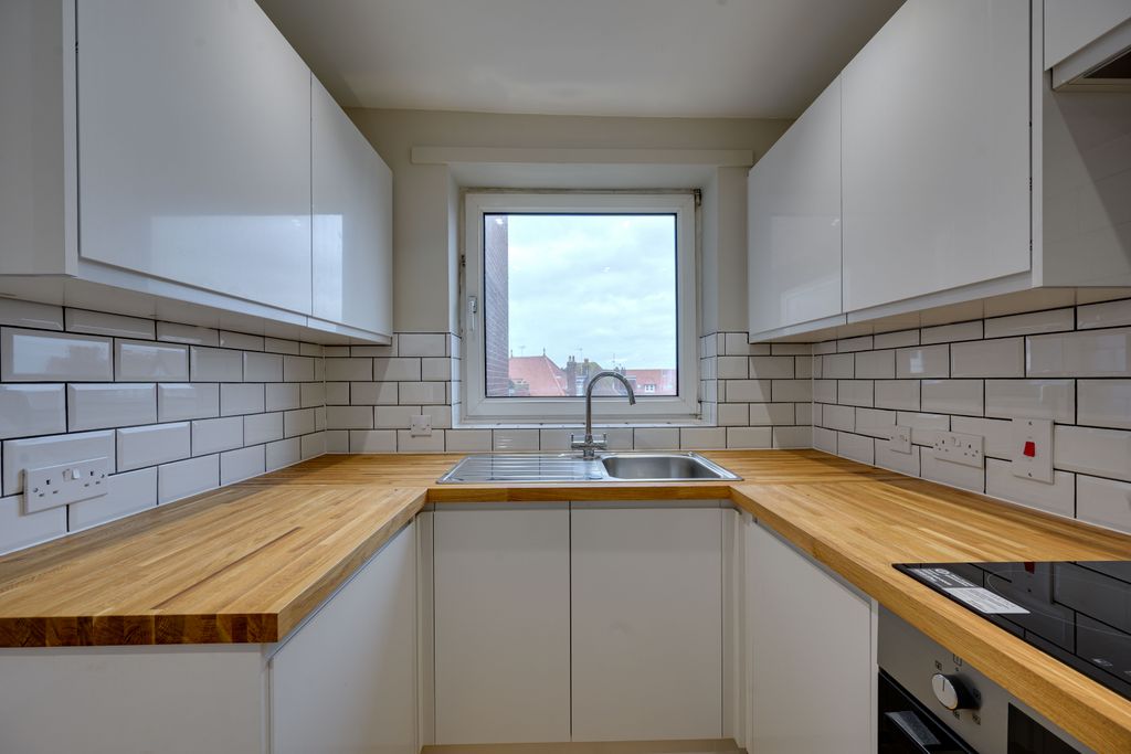 Additional image 16 of 2 bed flat for saleWolsey Court, Felixstowe IP11