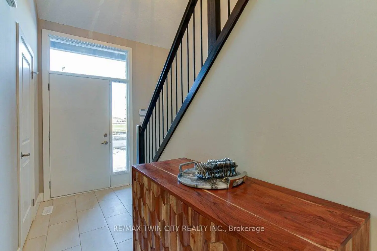 2100 Evans Boulevard photo 3
