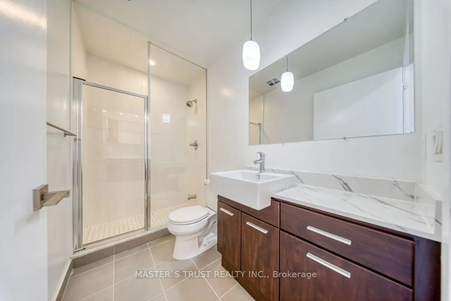 Additional image 13 of 770 Bay Street 1002