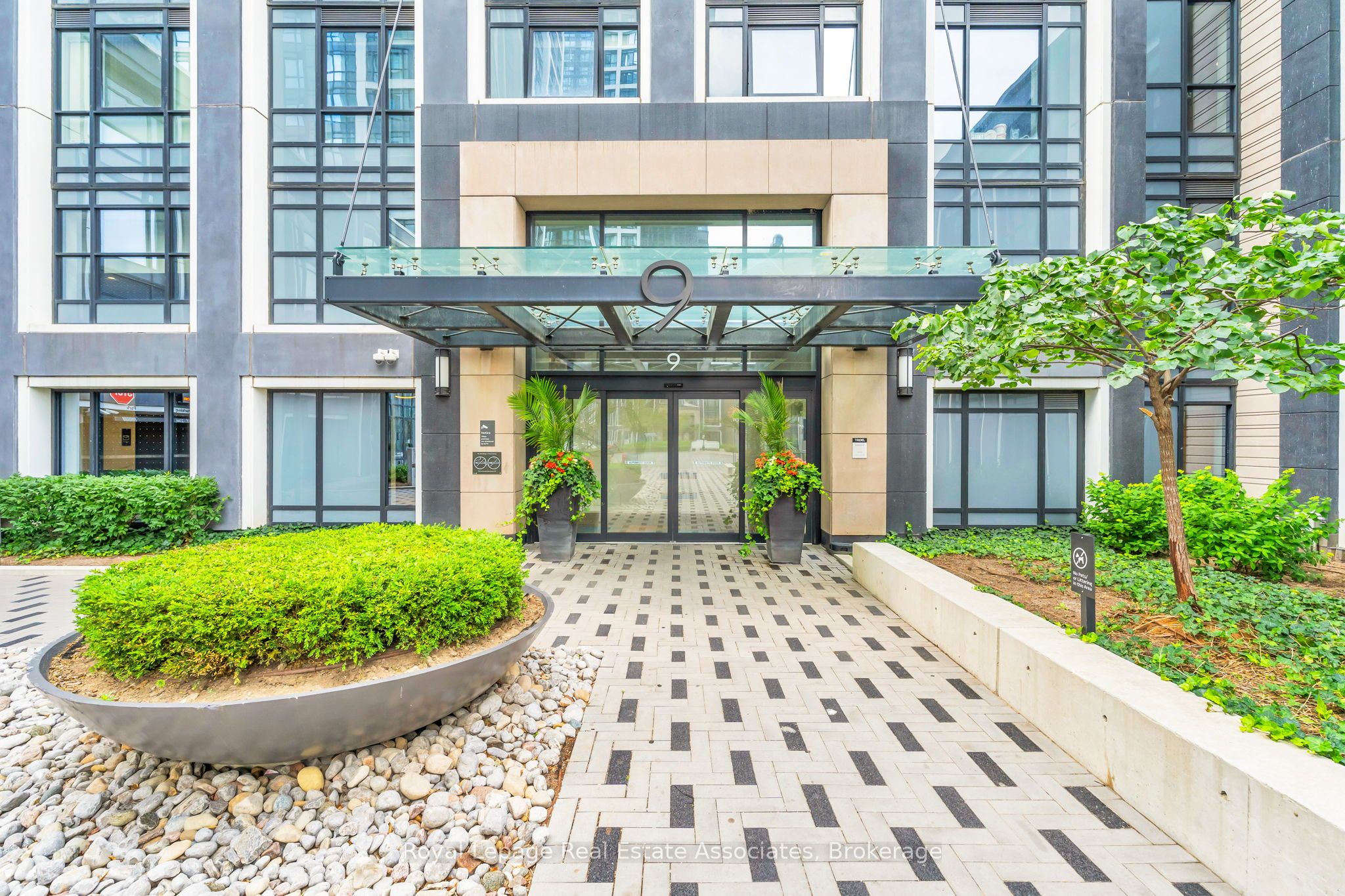 2820-9 Mabelle Avenue, Toronto, ON, M9A 0E1
