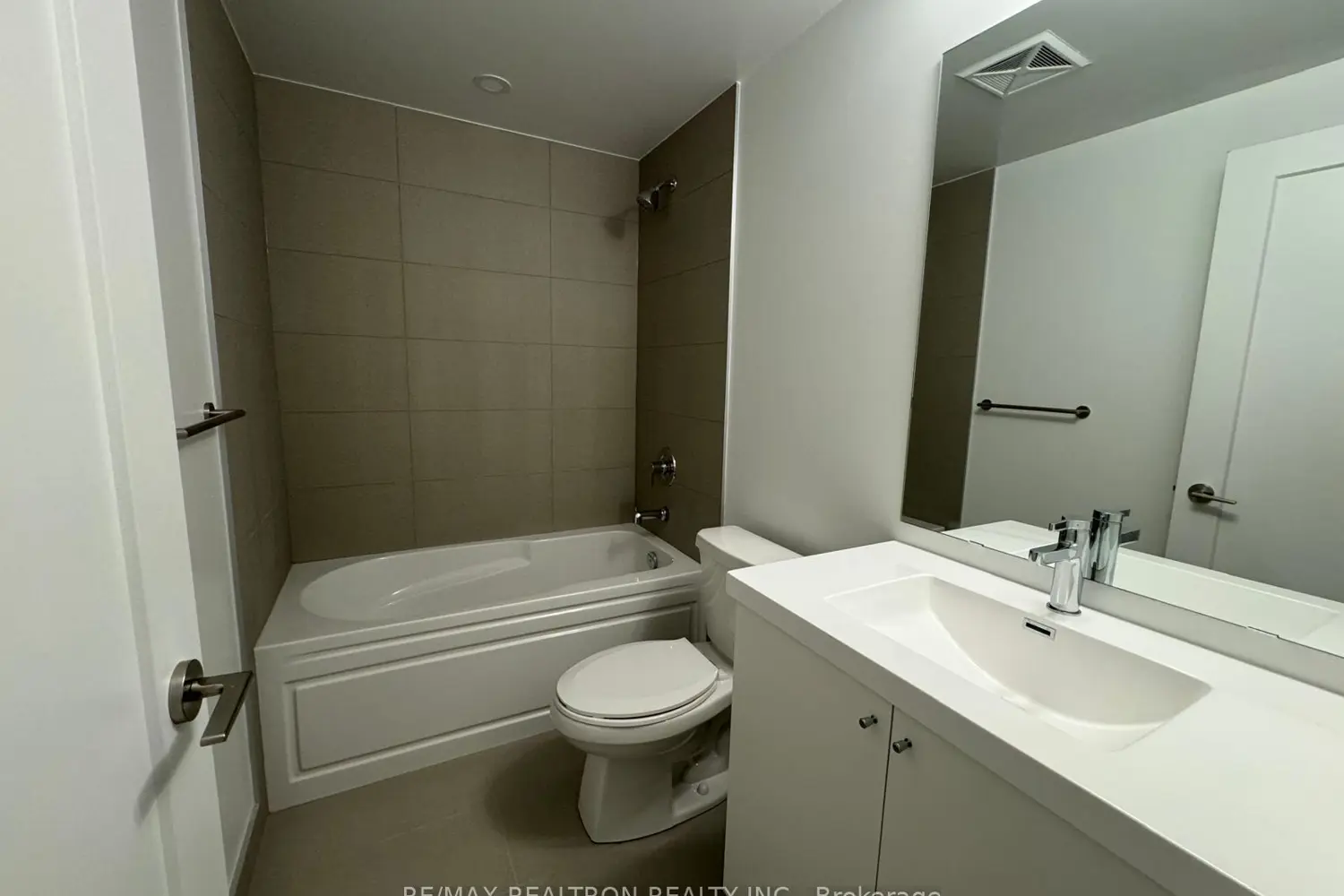 Additional image 3 of 2545 Simcoe Street 338