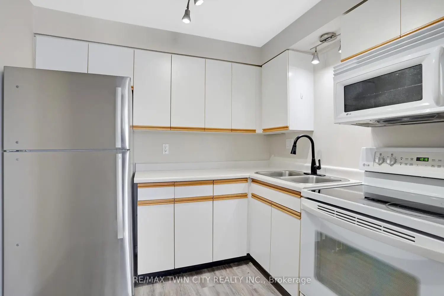 Additional image 13 of 270 Eiwo Court 208