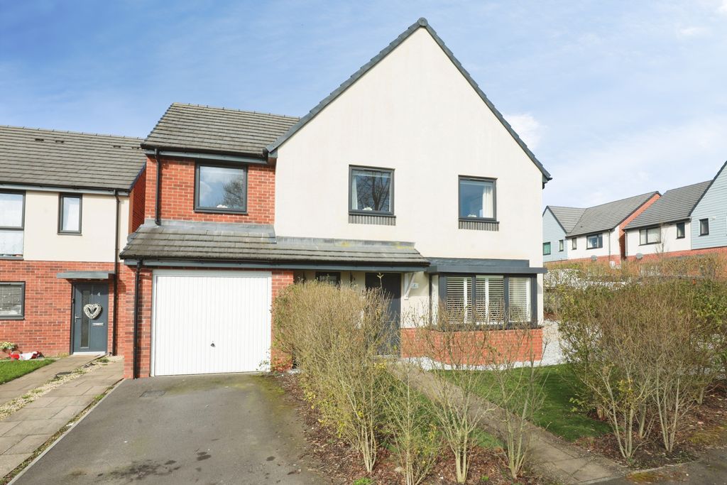 5 bed detached house for saleJohn Wyatt Close, Bucknall, Stoke-On-Trent ST2