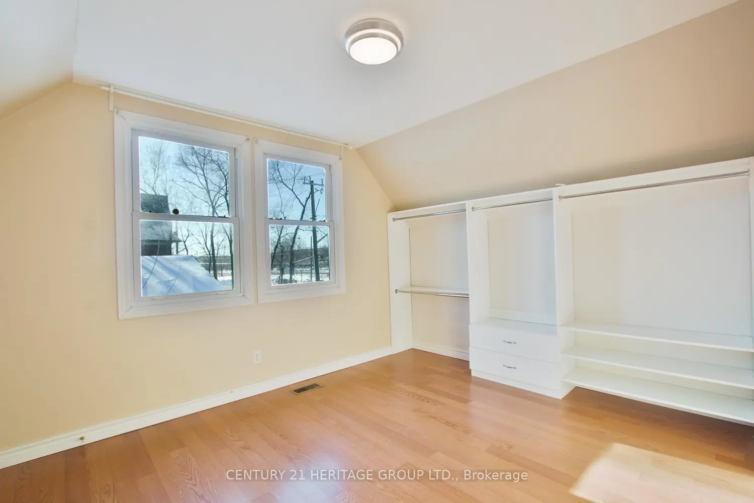 Additional image 10 of 2232 Queensway Drive