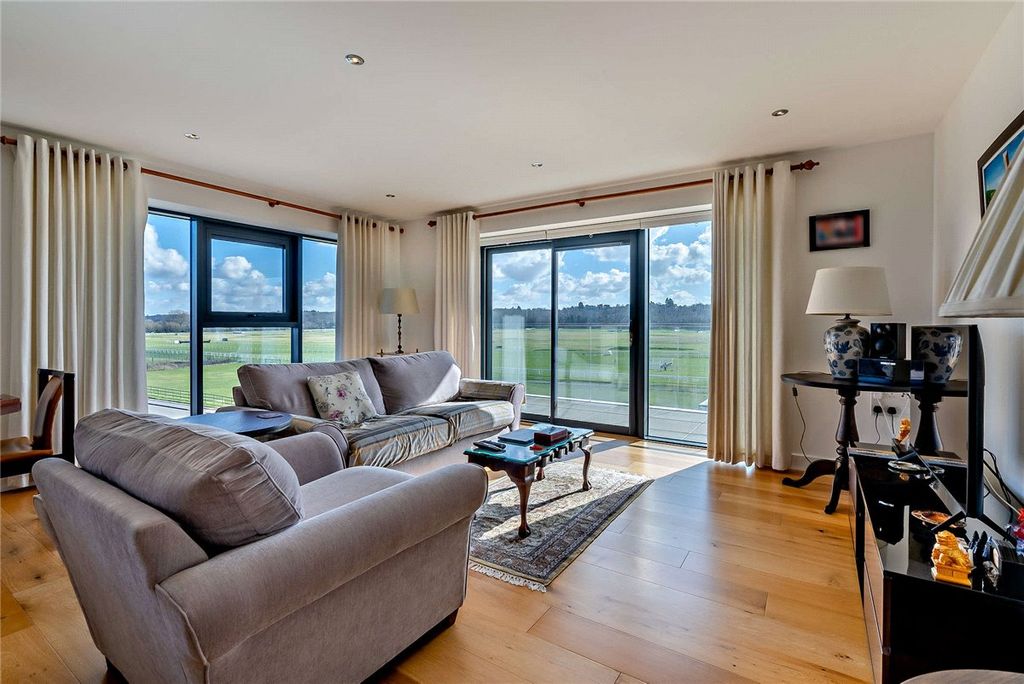 Additional image 2 of 2 bed flat for saleKingman Way, Newbury RG14