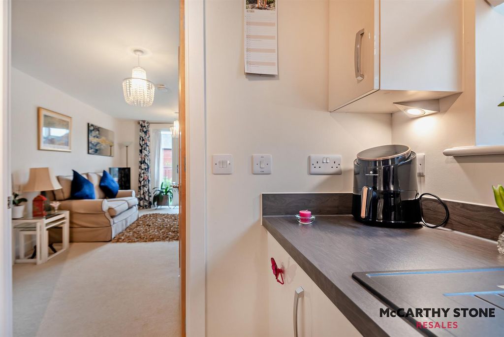 Additional image 6 of 2 bed flat for saleMonument Place, Endless Street, Salisbury SP1
