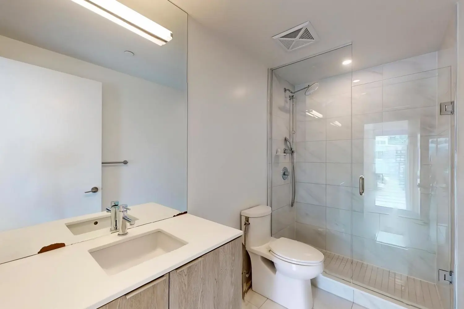 Additional image 20 of 15 Queens Quay 1002