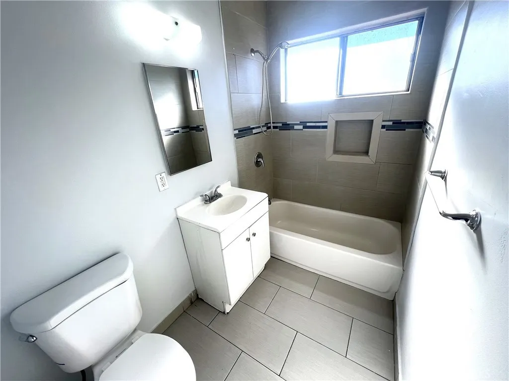 Additional image 11 of 620 W 82nd Street Unit 9, Los Angeles, CA 90044