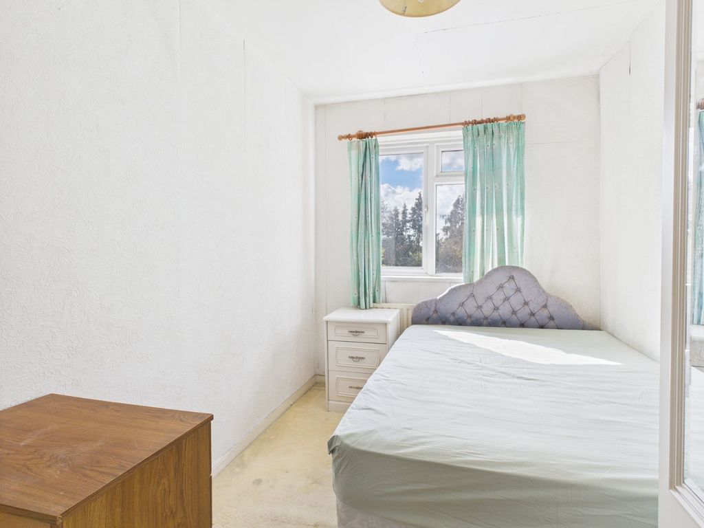 Additional image 7 of 3 bed flat for salePackhorse Road, Gerrards Cross, Buckinghamshire SL9