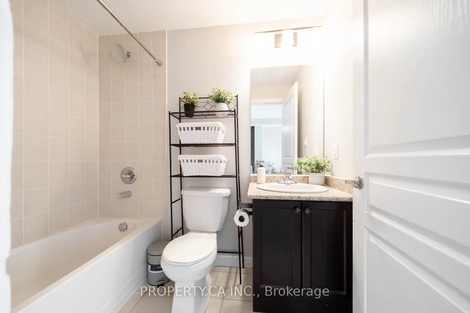 Additional image 12 of 570 Lolita Gardens 144