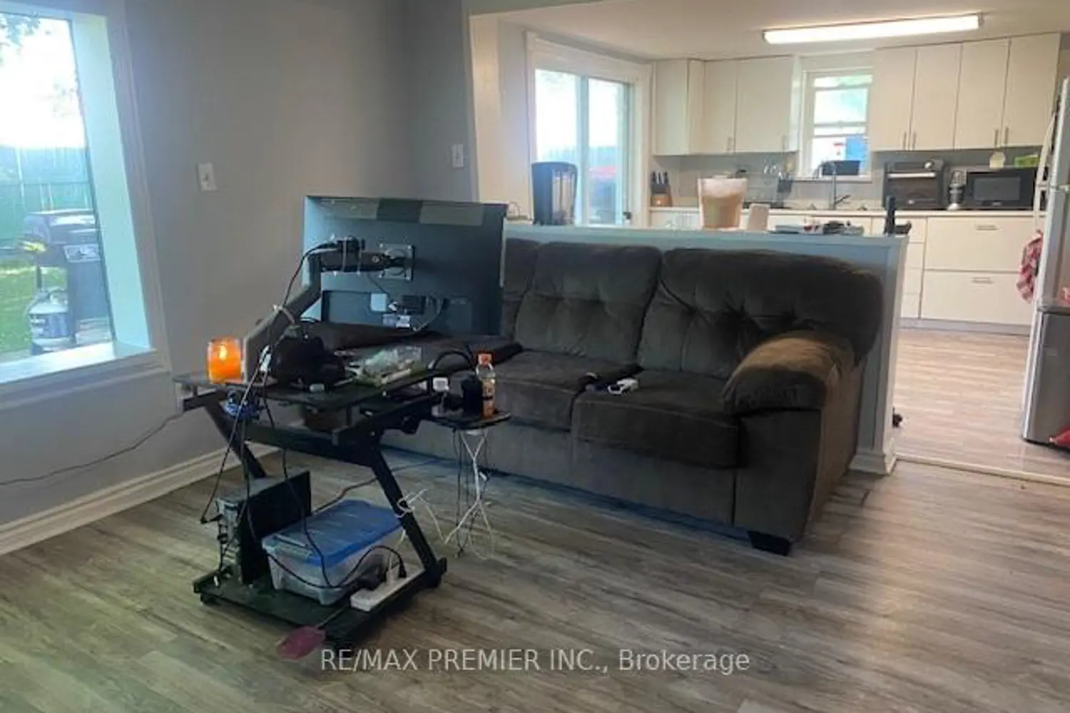 Additional image 7 of 2462 Rundle Road