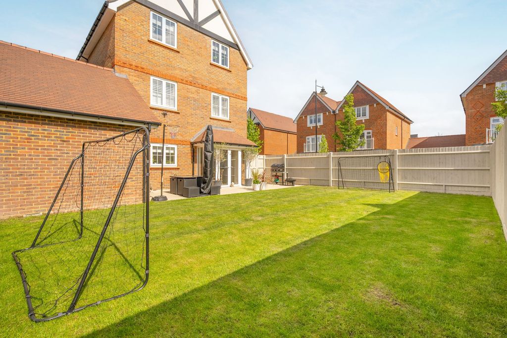Additional image 13 of 5 bed detached house for saleMartin Avenue, Sunninghill SL5