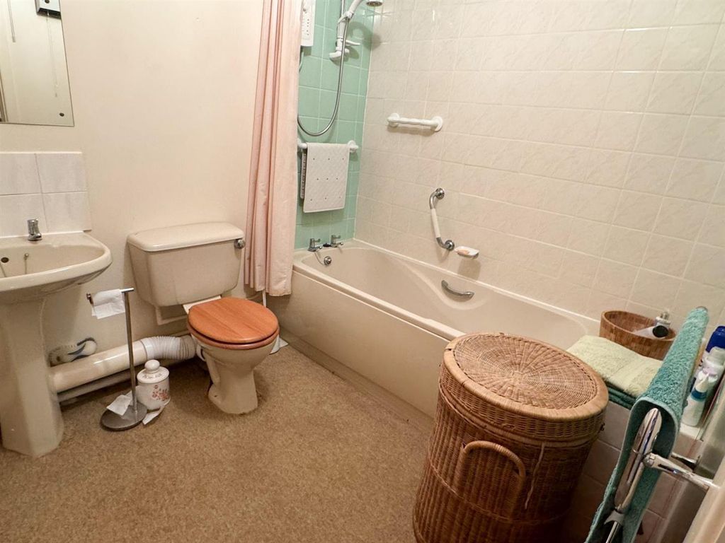 Additional image 6 of 2 bed flat for saleGerddi Rheidol, Trefechan, Aberystwyth SY23