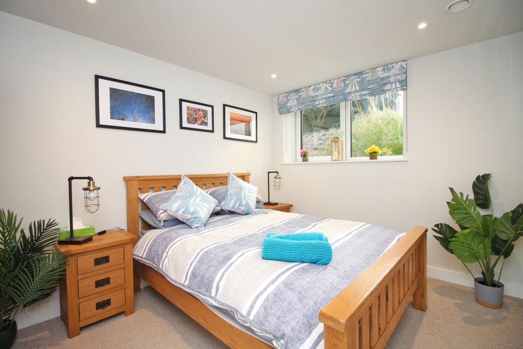 Additional image 8 of 2 bed flat for saleStation Road, Padstow PL28