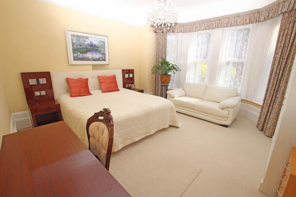 Additional image 15 of 4 bed flat for saleGrassington Road, Eastbourne BN20