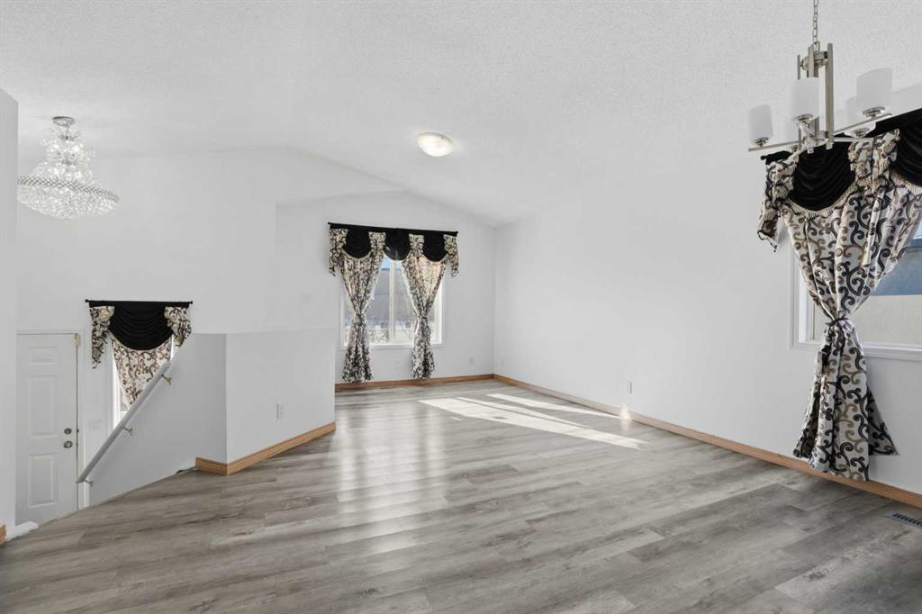 Additional image 4 of 523 Martindale Drive NE, Calgary, AB, T3J 4W3