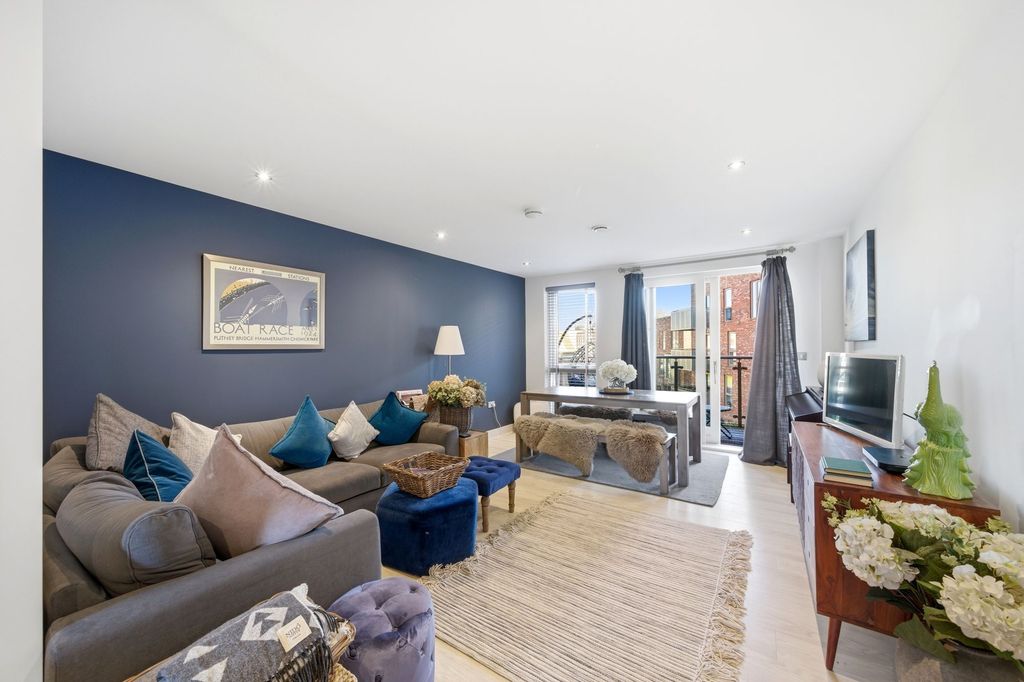 3 bed flat for saleHarrison Drive, Cambridge CB2 photo 2