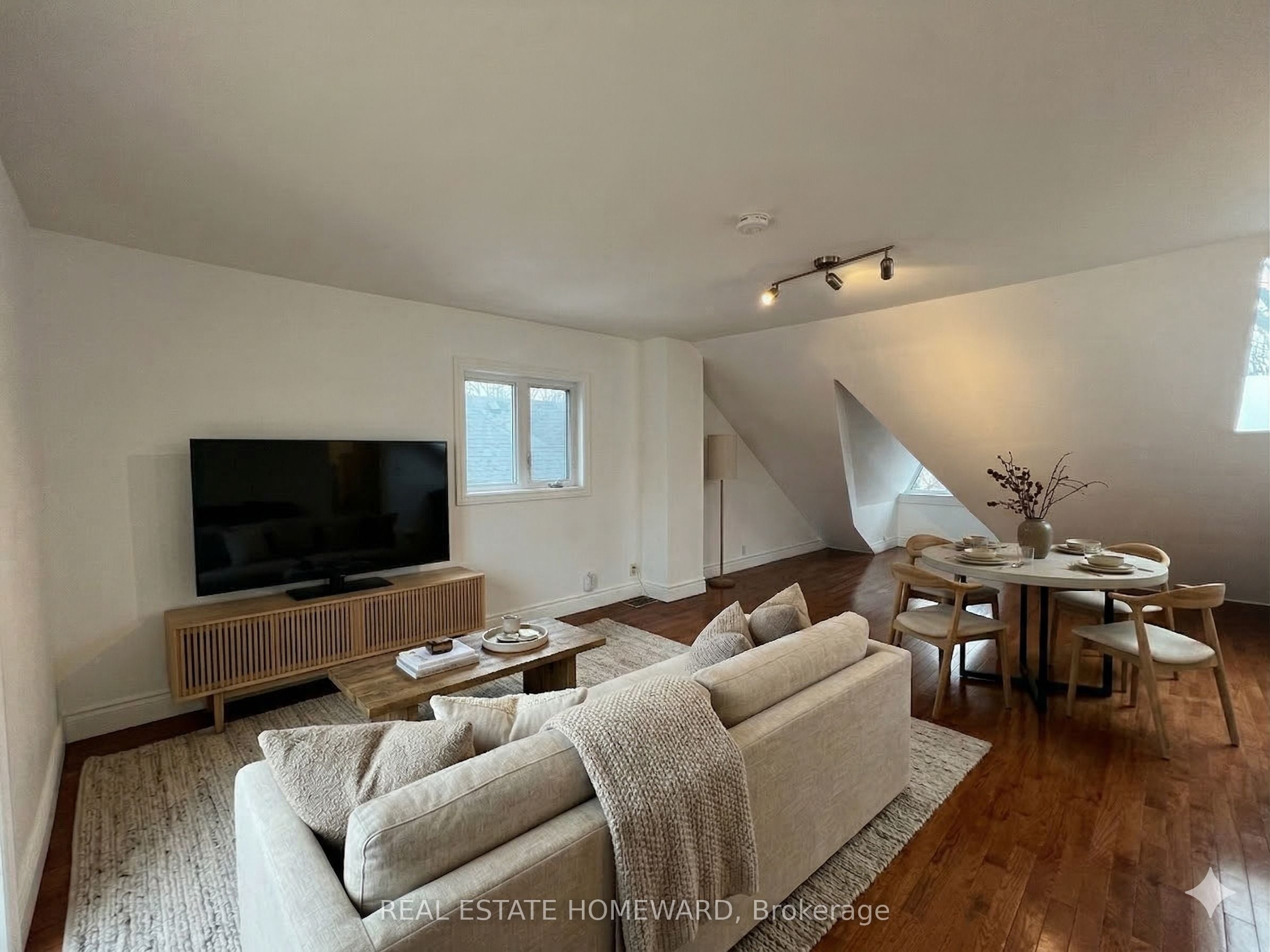 Upper-220 Pape Avenue, Toronto, ON, M4M 2V8