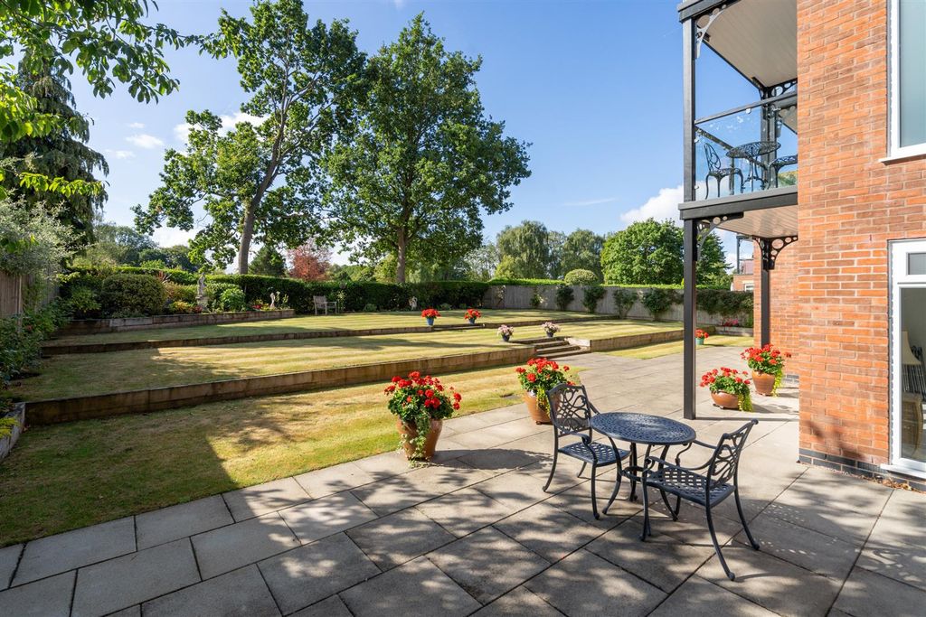 Additional image 4 of 3 bed flat for saleApartment 1 Fairway Lawns, Dovehouse Lane, Solihull B91