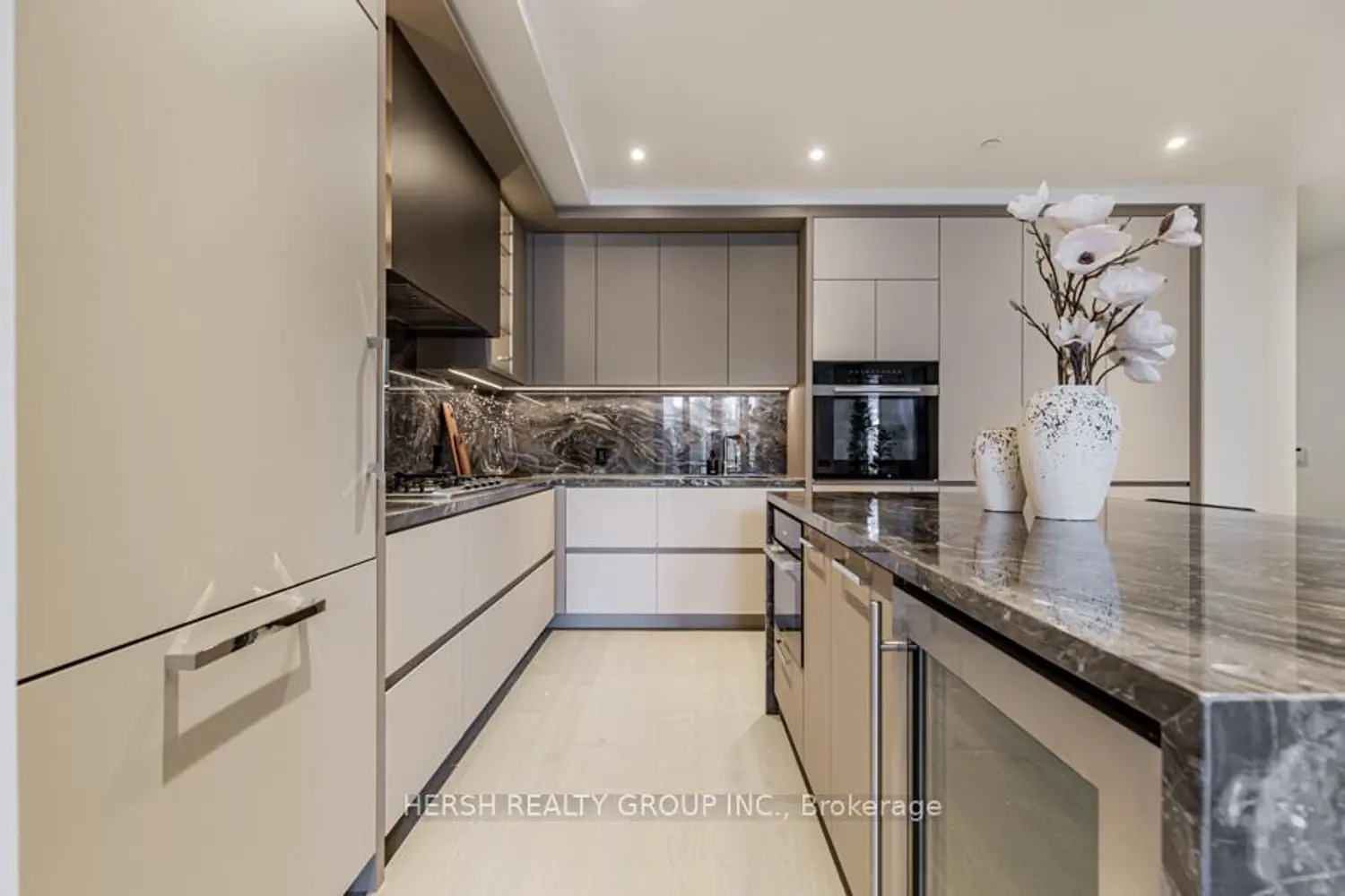 2 Forest Hill Road 208 photo 4