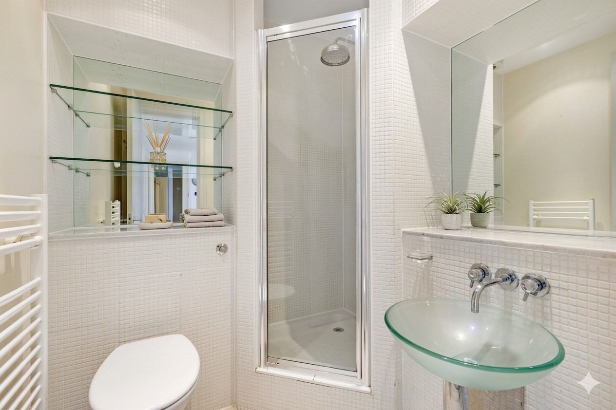 Additional image 7 of 3 Bed Flat, South City Court, SE15, N1 7GU