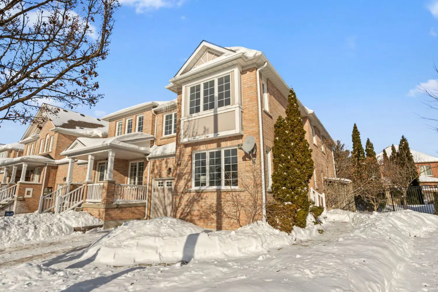 98 Lowther Avenue