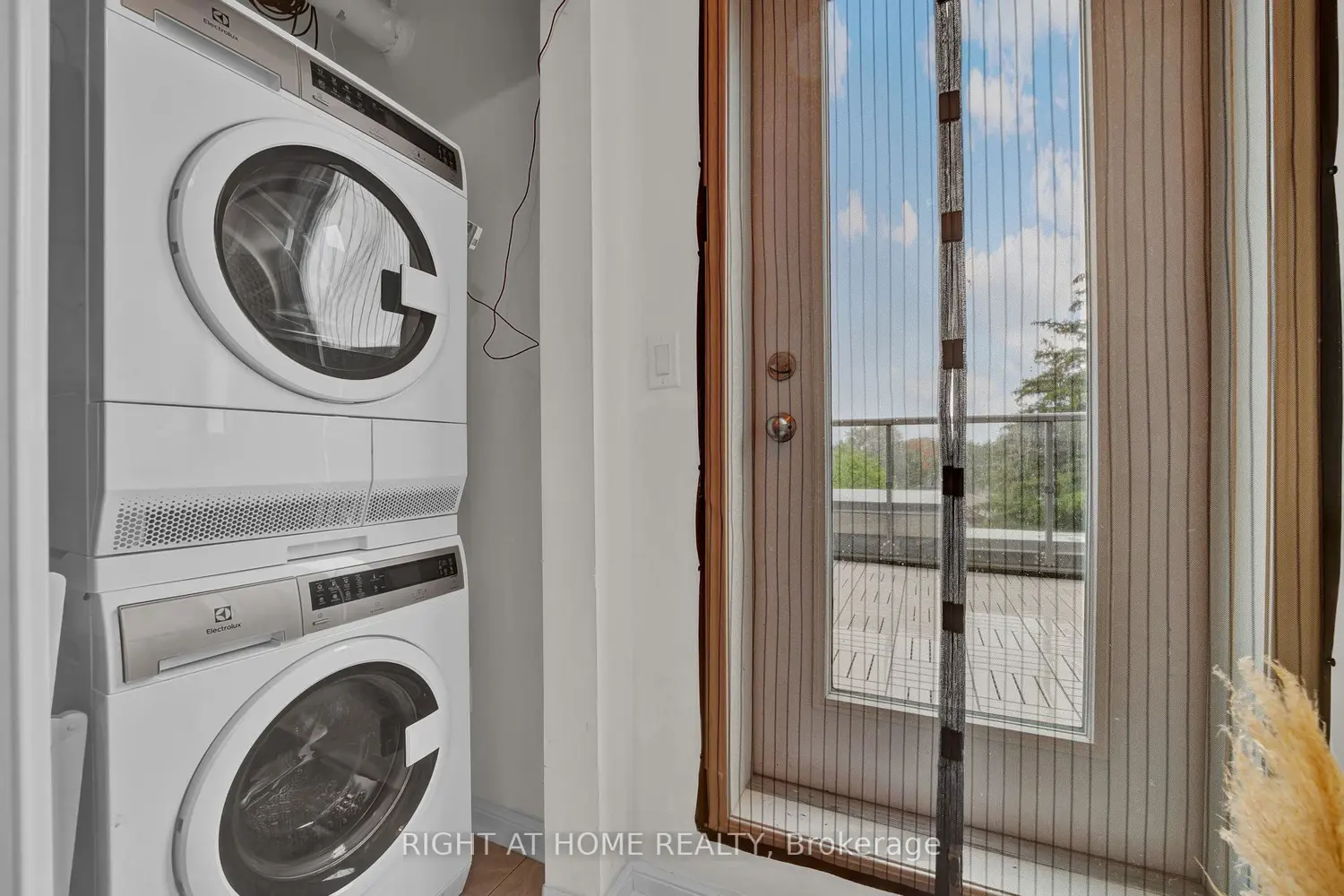 Additional image 18 of 639 Lawrence Avenue 312