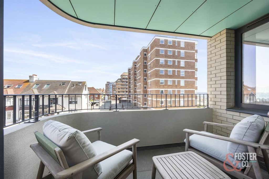 2 bed flat for saleKingsway, Hove BN3 photo 5