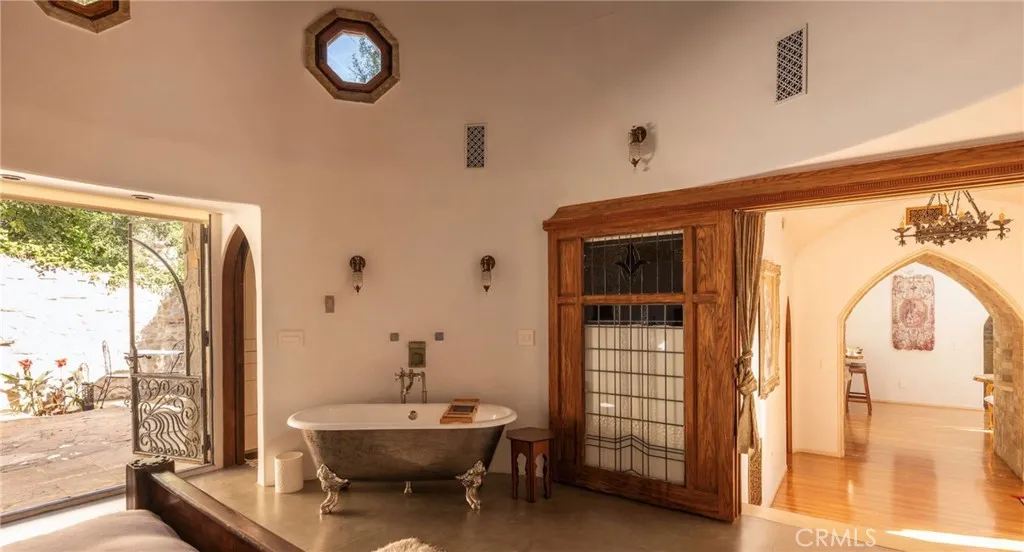 Additional image 6 of 8978 Wonderland Avenue, Los Angeles, CA 90046