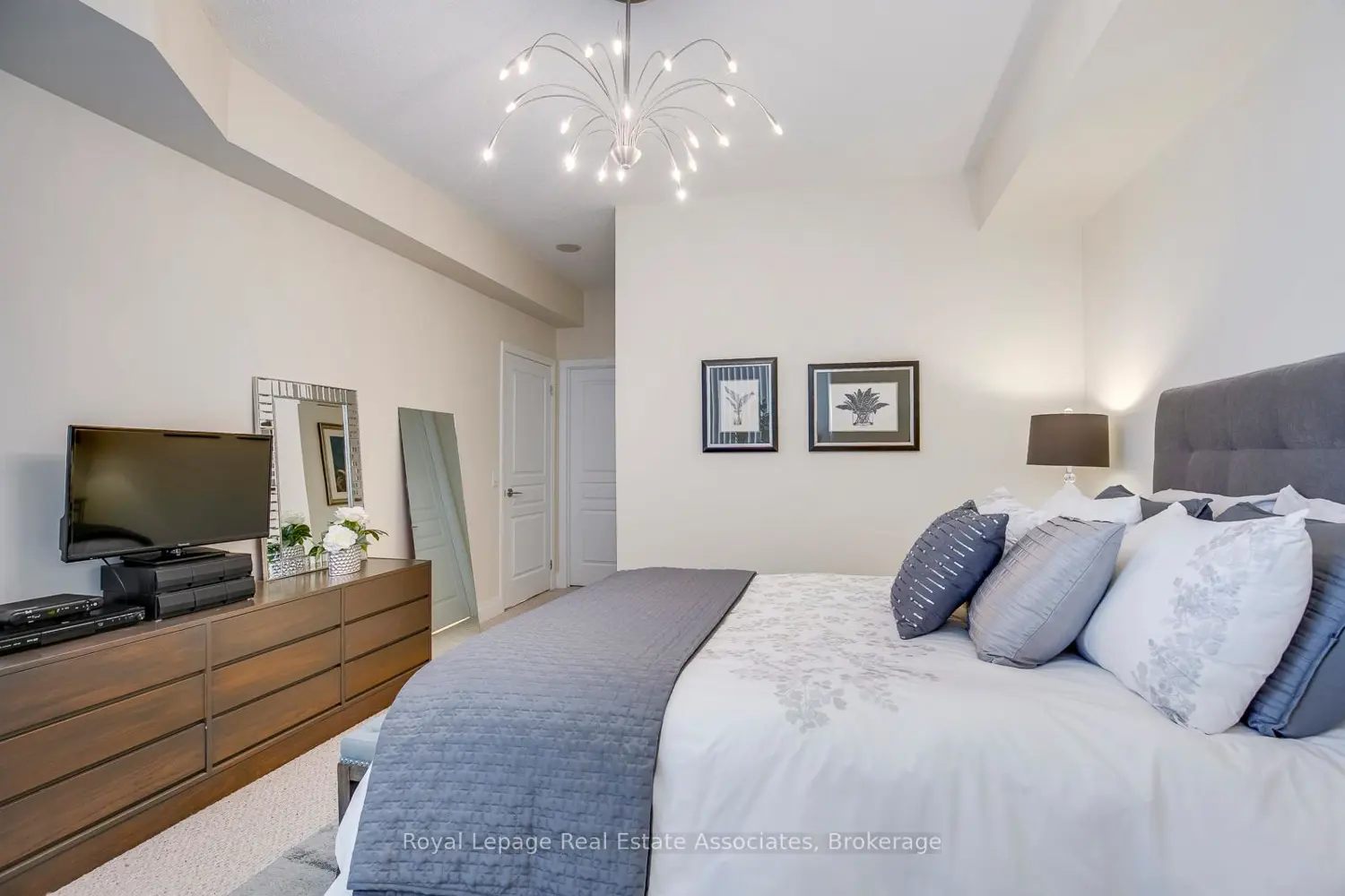 Additional image 17 of 1 Hurontario Street 308